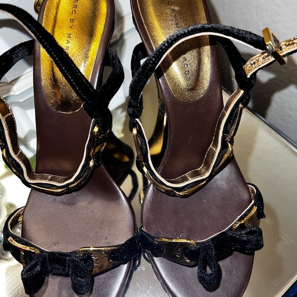 Beautiful gold black Marc Jacob’s heels - Picture 5 of 7